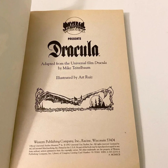 Vintage 1992 Universal Studios Monsters Presents Dracula Book Missing Poster - Picture 8 of 16